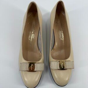 Vintage Salvatore Ferragamo Vara Low Heel Pumps